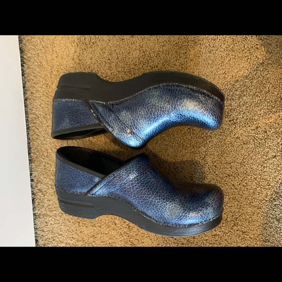blue tile patent dansko